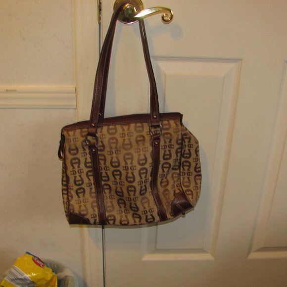 etienne aigner classic design handbag - Picture 2 of 4